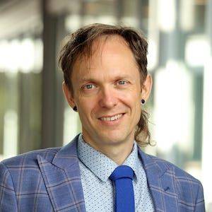 Wikipedia-concurrent van Musk, aanval door Trumpisten en weigering van Moslim-bestuurder